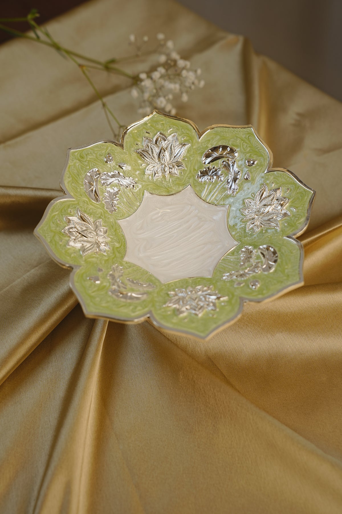 Silver-Plated Floral Engraved Platter – Decorative Console Artefact & Festive Gift Tray