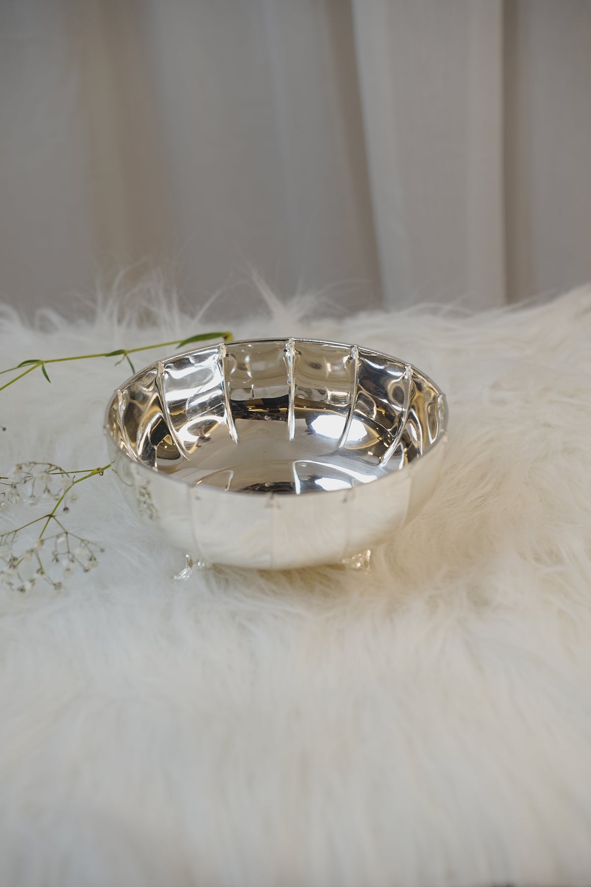 Silver-Plated Decorative Urli with Resin Base – Multipurpose Bowl for Mandir, Console & Wedding Gifting