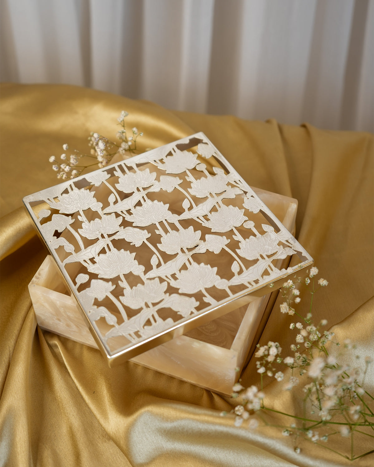 Luxury Silver-Plated Lotus Resin Box – Elegant Home Décor & Gifting Essential
