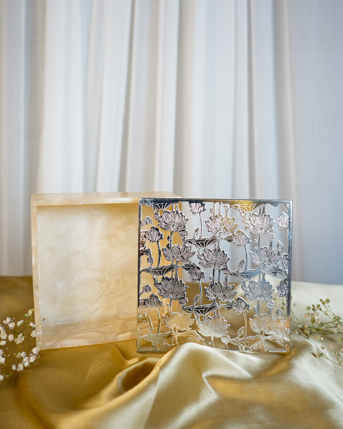 Luxury Silver-Plated Lotus Resin Box – Elegant Home Décor & Gifting Essential